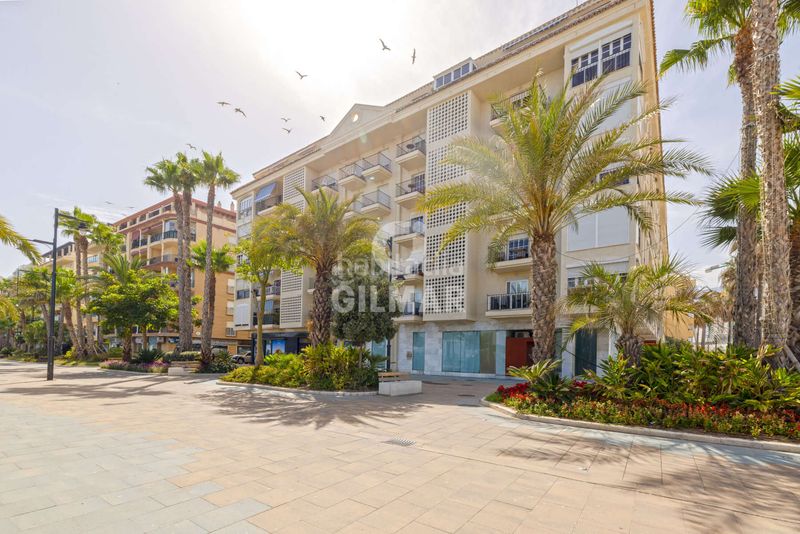Foto e2f29990-7254-4a1e-9191-6c1d7cbacc15. Apartament amb aparcament a puerto de Estepona Estepona