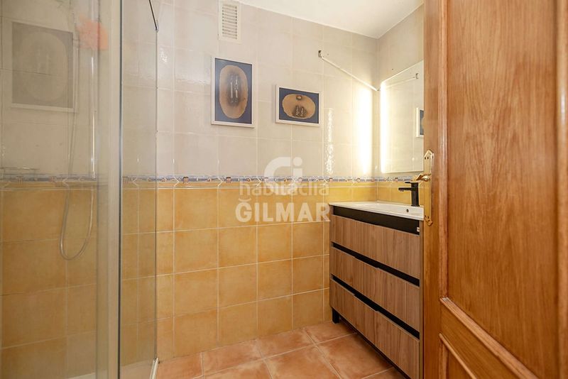 Foto f8e65c49-7106-455c-b376-40eebeeb9190. Apartament amb aparcament a puerto de Estepona Estepona