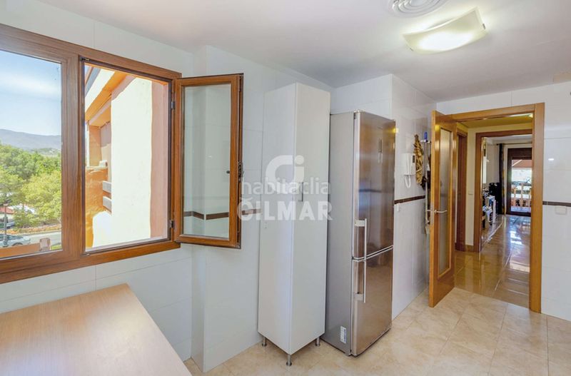 Foto e0a8ef8d-1b67-42b9-8aa9-270fcb821eff. Àtic amb calefacció aparcament a Zona de Punta Plata Estepona
