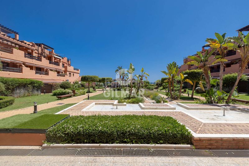 Foto fa28649f-7a6d-492a-aaf9-642a6bf79a02. Àtic amb calefacció aparcament a Zona de Punta Plata Estepona