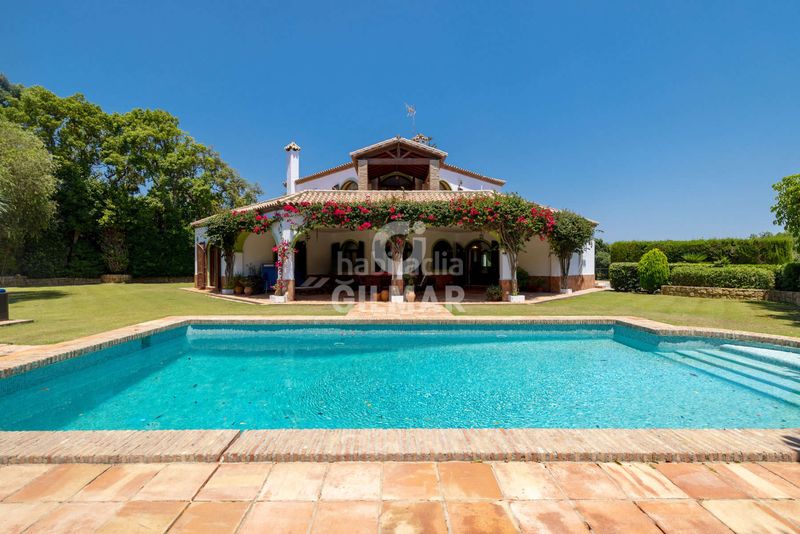Foto 2772d419-b9f9-46d9-9f2b-f5794e80f17e. Xalet amb piscina a Sotogrande alto Sotogrande