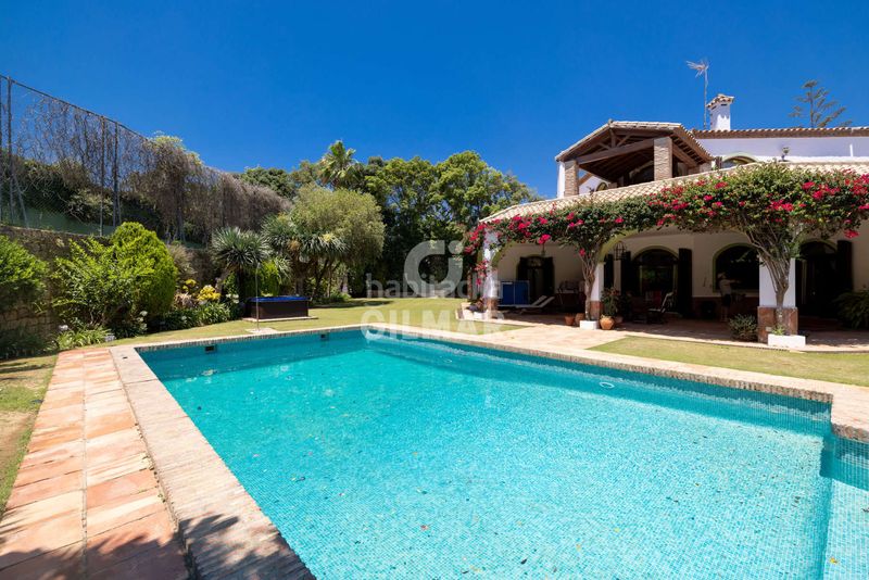 Foto c35c3245-4932-4786-8c4a-983fc5ba2253. Xalet amb piscina a Sotogrande alto Sotogrande