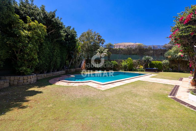 Foto f121d41f-b674-460b-aa5a-585d29fb58bc. Xalet amb piscina a Sotogrande alto Sotogrande