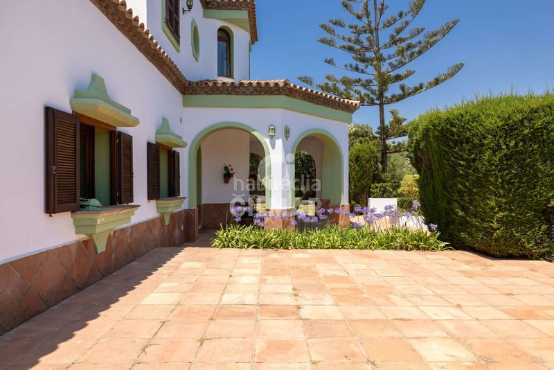 Foto f7436e0f-8466-4453-bd54-69b1b76e3961. Xalet amb piscina a Sotogrande alto Sotogrande