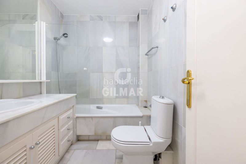 Foto 06c82eb3-5d1b-4b04-a5d5-e98fc1010866. Casa adossada amb calefacció aparcament piscina a Estepona