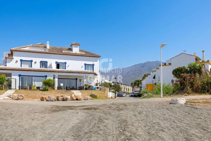 Foto 13bcab9f-1636-41de-84ae-2ff6f601d688. Casa adossada amb calefacció aparcament piscina a Estepona
