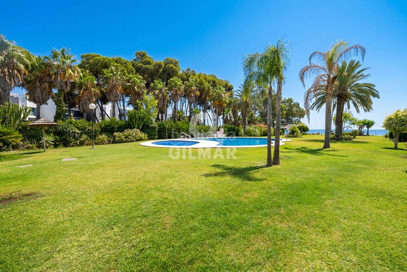 Foto 1d723613-64bc-4a4d-8ef4-7633285fd831. Casa adossada amb calefacció aparcament piscina a Estepona