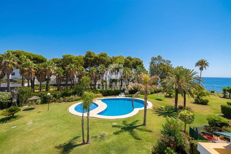 Foto 6e3f48f7-66fe-4a67-a35c-0938e981be81. Casa adossada amb calefacció aparcament piscina a Estepona