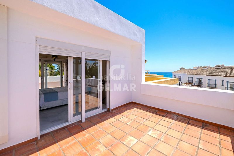 Foto 930d2b39-3410-486d-abbf-dc21d0476711. Casa adossada amb calefacció aparcament piscina a Estepona