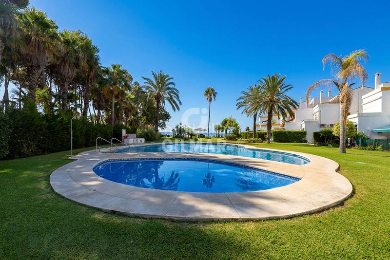 Foto a5728241-1794-49a9-9ae6-7cfe2e1255b8. Casa adossada amb calefacció aparcament piscina a Estepona
