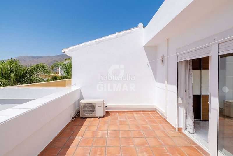 Foto d0e35993-a91e-4f91-a75f-20d6054a2aca. Casa adossada amb calefacció aparcament piscina a Estepona