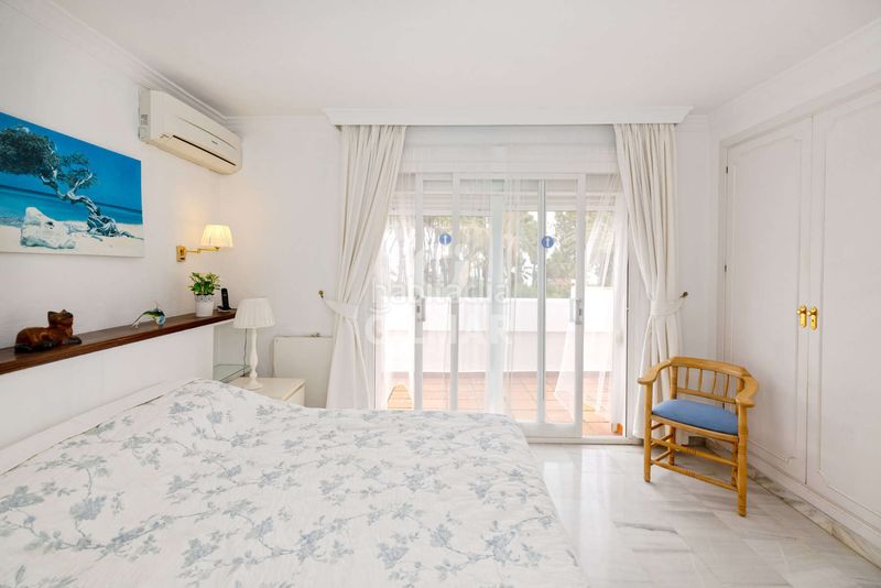 Foto e9254dc7-3c2f-4138-9039-c3fff0a6d2b5. Casa adossada amb calefacció aparcament piscina a Estepona