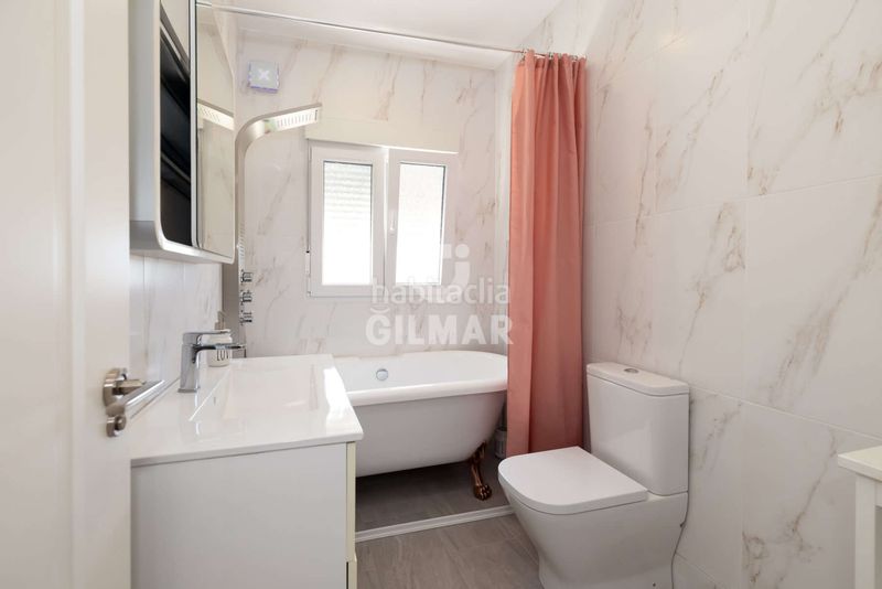 Foto 5827d099-4752-431d-be2a-4b5ba8239b53. Xalet amb aparcament piscina a altos de Estepona Estepona