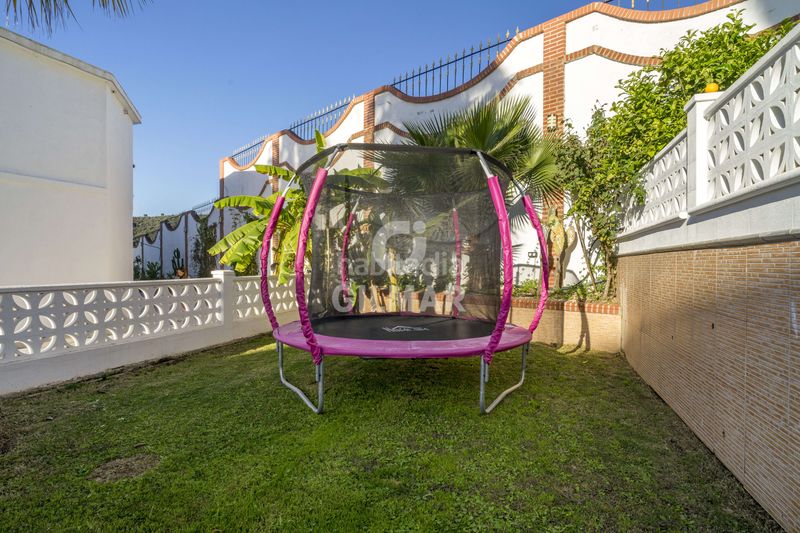 Foto a34912ee-321d-4bdd-a132-07d87e1e5397. Xalet amb aparcament piscina a altos de Estepona Estepona
