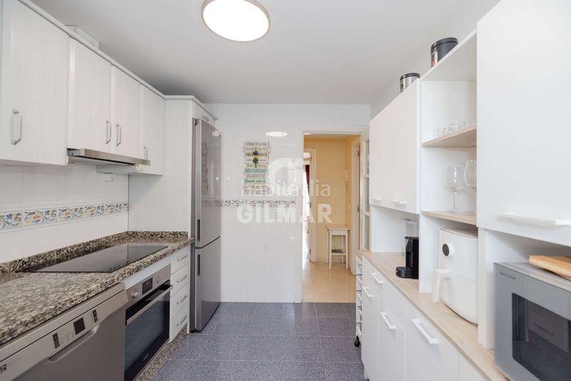 Foto c61fe29d-2660-4ced-afcf-4a86b7e48f3b. Apartament amb calefacció aparcament a Huerta Nueva Estepona