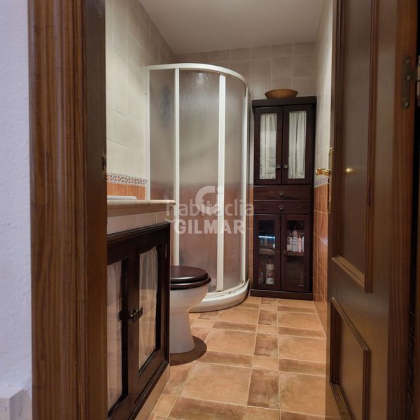 Foto 1f2b6a2c-8011-4e78-abee-2c8e2f22ef5f. Casa aparellada amb aparcament piscina a Bel - Air Estepona
