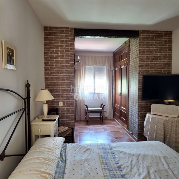 Foto 4a80b9fa-81dd-4abe-b1b1-eaa59bbb085d. Casa aparellada amb aparcament piscina a Bel - Air Estepona