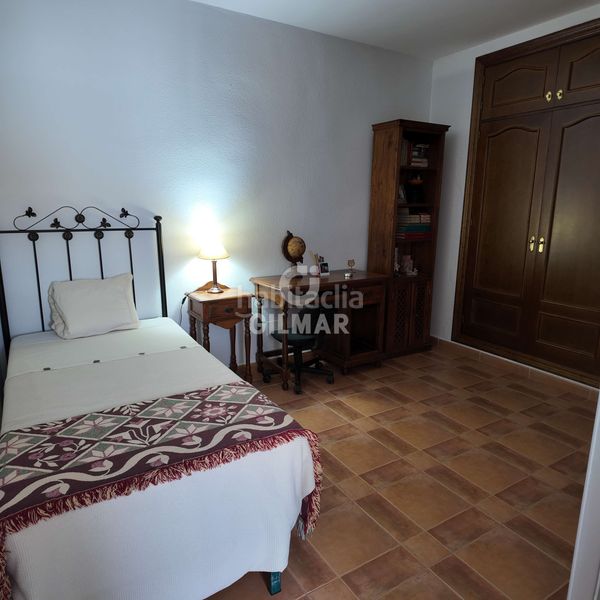 Foto 5a6aaddd-2370-4c1a-9cb3-0ba663c89612. Casa aparellada amb aparcament piscina a Bel - Air Estepona