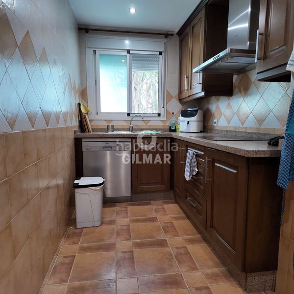 Foto a452697d-9d71-465e-817e-7abad1582dfe. Casa aparellada amb aparcament piscina a Bel - Air Estepona
