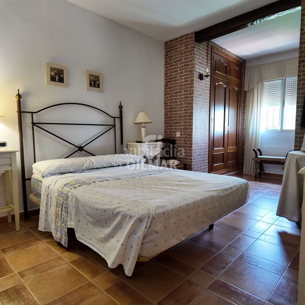 Foto d372e2a9-cada-42ba-bc90-813f3634a309. Casa aparellada amb aparcament piscina a Bel - Air Estepona