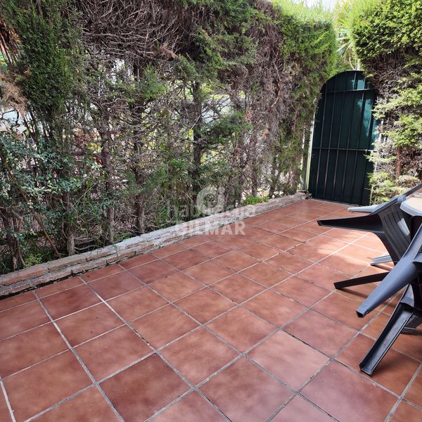 Foto f7f3b121-6601-4e65-bbfc-bd74a151beb6. Casa aparellada amb aparcament piscina a Bel - Air Estepona