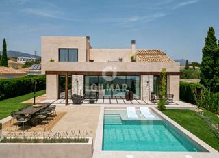 Chalet in El Paraíso. Sofisticada y elegante villa en paraíso alto, benahavís, con un