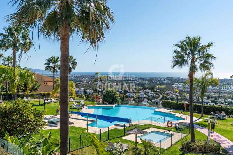 Foto 4405cd56-d008-4a56-ae90-aa062147abaa. Apartament amb calefacció aparcament piscina a El Paraíso Benahavís