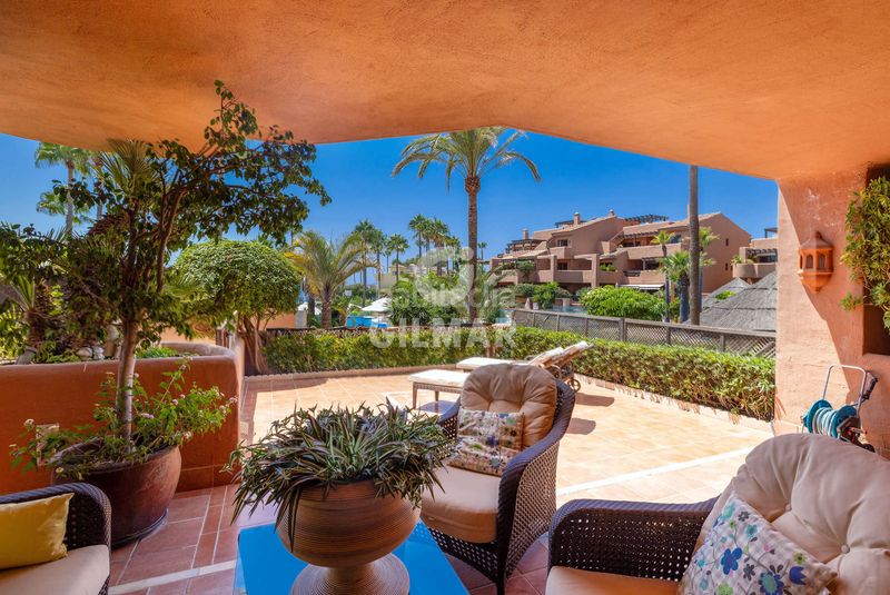 Foto b2eb8d76-2cbf-49af-bbd4-c5858bc7d439. Planta baixa amb calefacció aparcament piscina a Estepona