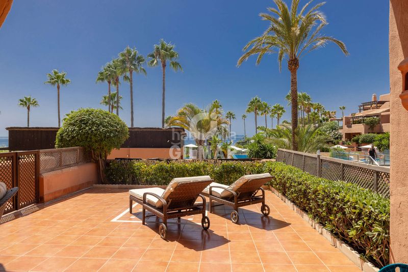 Foto b735cac1-b65a-4ecd-aa44-ab5e3783d4cf. Planta baixa amb calefacció aparcament piscina a Estepona