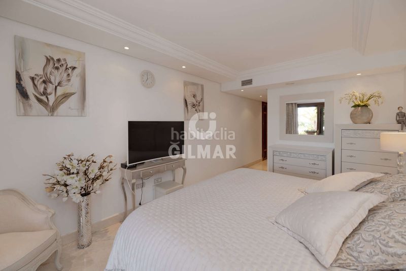 Foto f25a57c3-a3f6-4cca-832c-24d0a06f8c8d. Planta baixa amb calefacció aparcament piscina a Estepona