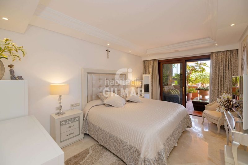 Foto f5576ad6-3be4-43b2-b372-d852fc76dac7. Planta baixa amb calefacció aparcament piscina a Estepona