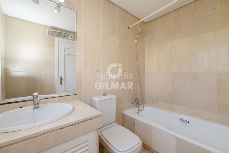 Foto 5b13f2fe-5d77-4944-ba49-f52224652b36. Casa adossada amb calefacció piscina a La Concha - Resina Golf Estepona