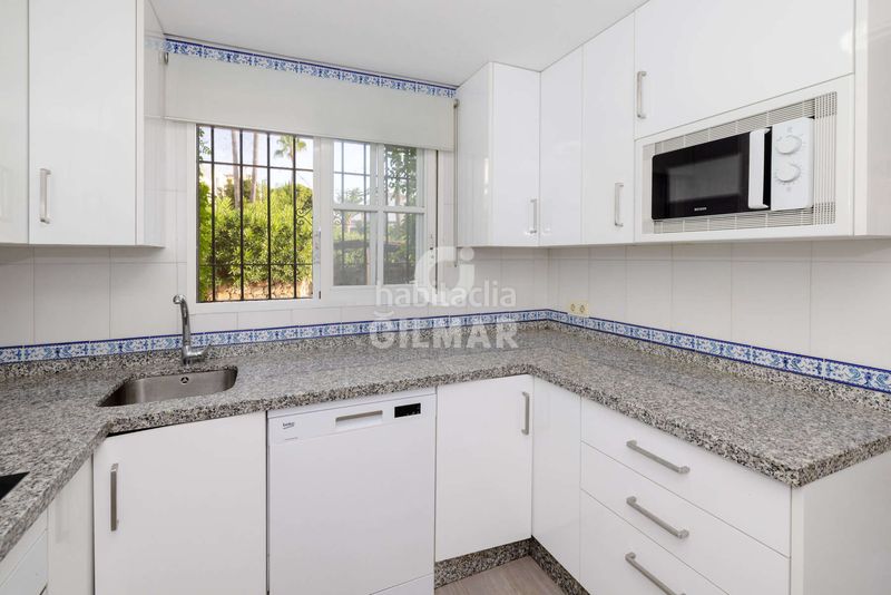 Foto b61729ab-a6de-480e-90d1-3c3c488e97d7. Casa adossada amb calefacció piscina a La Concha - Resina Golf Estepona