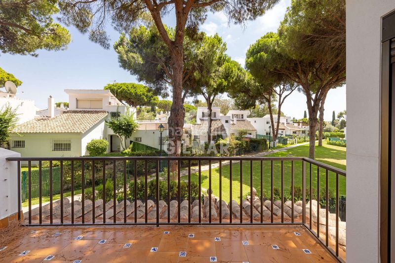 Foto 081aac69-f08b-4886-aa30-455dfe3b83bd. Casa adossada a Atalaya - Isdabe Estepona