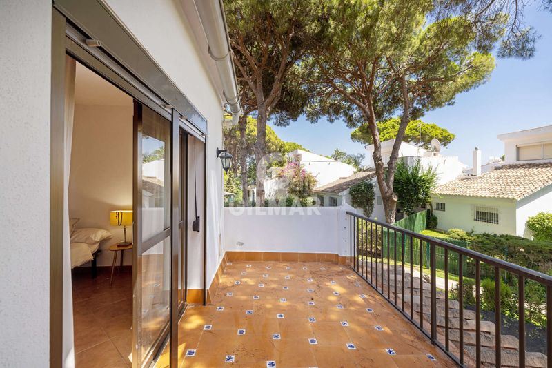 Foto a9856f7a-3a18-4de6-bf6d-117d116d05f2. Casa adossada a Atalaya - Isdabe Estepona
