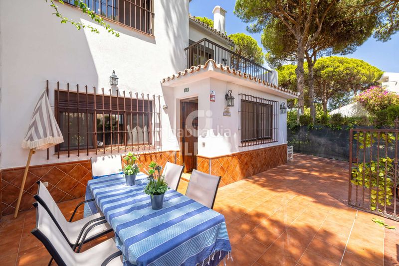 Foto b7da1f0a-d5e1-4532-a096-2a67c12b810b. Casa adossada a Atalaya - Isdabe Estepona