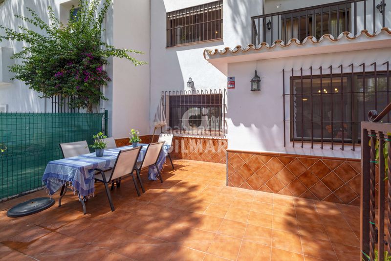 Foto ddd11f10-a47f-41ec-a7bd-6c72e6bb0590. Casa adossada a Atalaya - Isdabe Estepona