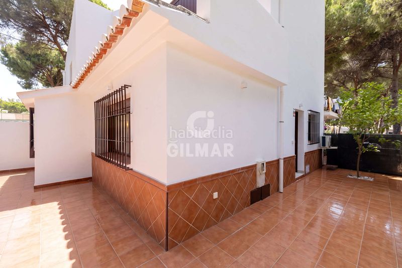 Foto 8c27e0b6-4489-41e6-9704-63033d88cbc3. Casa adossada amb piscina a Atalaya - Isdabe Estepona