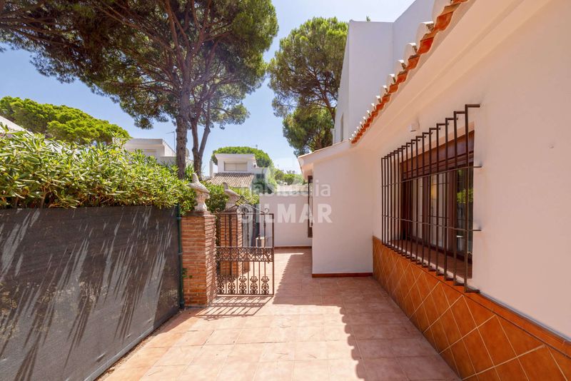 Foto 9e6bb4ab-42eb-4cd8-9946-46f62c58320f. Casa adossada amb piscina a Atalaya - Isdabe Estepona