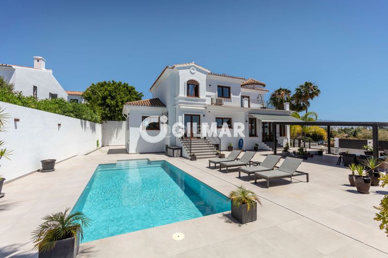 Foto a4709961-dc82-4548-bf5e-2b874c543e01. Xalet amb aparcament piscina a Nueva Atalaya Estepona