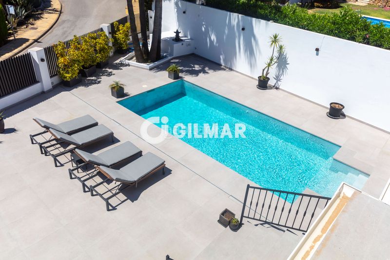Foto ae237526-e3f4-422b-bae1-ce5593628944. Xalet amb aparcament piscina a Nueva Atalaya Estepona