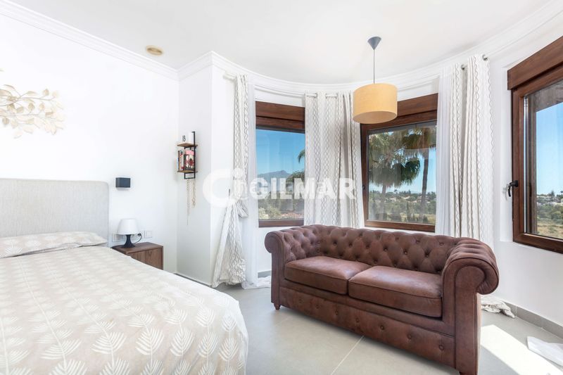 Foto d83d1f0a-e339-427d-80ea-a80fa510b081. Xalet amb aparcament piscina a Nueva Atalaya Estepona