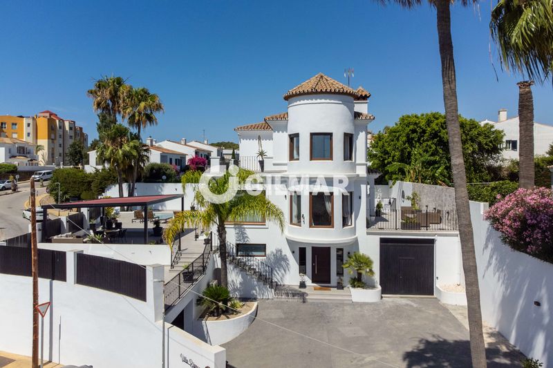Foto faa9754a-47b4-4916-adc5-05817221a8e5. Xalet amb aparcament piscina a Nueva Atalaya Estepona
