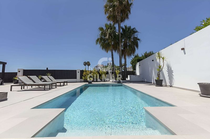 Foto ff990082-9c2f-47ef-8116-44a860d65f9d. Xalet amb aparcament piscina a Nueva Atalaya Estepona