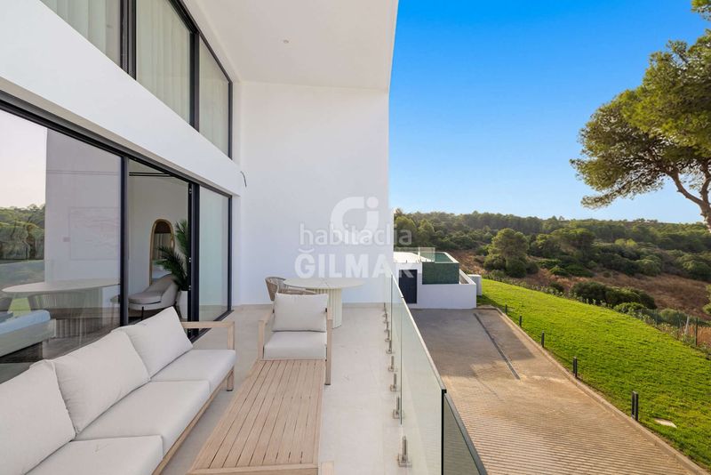 Foto d674d985-bdcd-4c91-8470-44cc845f0e11. Xalet amb calefacció aparcament piscina a Sotogrande alto Sotogrande