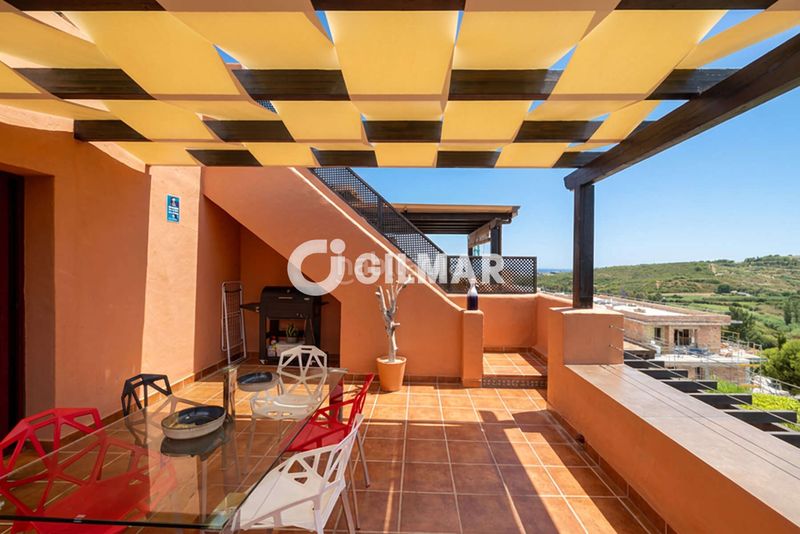 Foto a447f842-0021-4a89-90f4-5d6fd1341e93. Àtic amb calefacció aparcament piscina a Casares golf - Casares del sol Casares