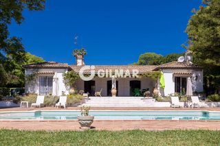 Chalet in Los Flamingos. Ubicado en una posición privilegiada junto a un tranquilo lago y