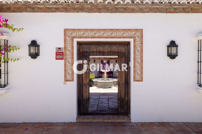 Foto 3d84b1dd-c609-44ee-89d2-63c476b5e90a. Xalet amb calefacció aparcament piscina a Los Flamingos Benahavís