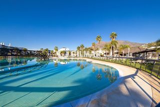 Penthouse in Altos de Estepona. Excepcional ático dúplex situado en una de las urbanizaciones má