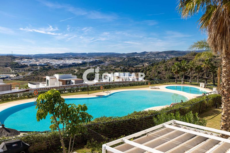 Foto 0d09bd32-ca0f-4656-8736-22ec3c1f941a. Àtic amb calefacció aparcament piscina a altos de Estepona Estepona
